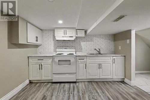 122 Montrose Street, Windsor, ON - Indoor Photo Showing Kitchen
