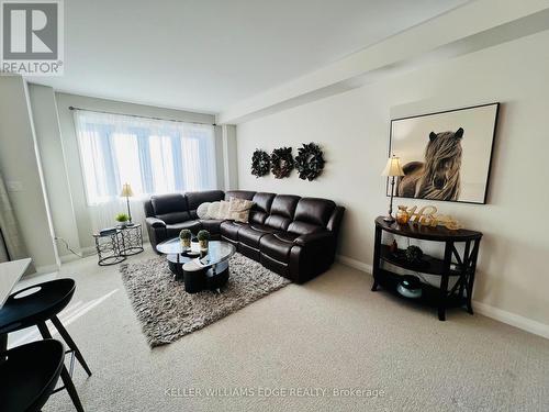 11 Cherry Blossom Heights, Hamilton, ON - Indoor Photo Showing Living Room