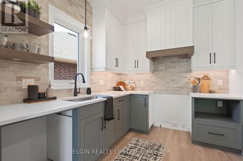 25 Dunning Way, St. Thomas, ON - Indoor Photo Showing Kitchen With Upgraded Kitchen