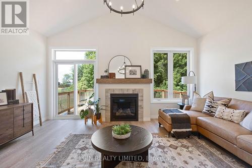 25 Dunning Way, St. Thomas, ON - Indoor Photo Showing Living Room With Fireplace