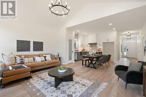 25 Dunning Way, St. Thomas, ON - Indoor Photo Showing Living Room