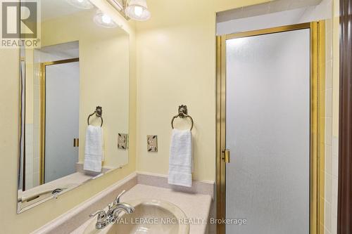 2821 Solar Crescent, Niagara Falls (Stamford), ON - Indoor Photo Showing Bathroom