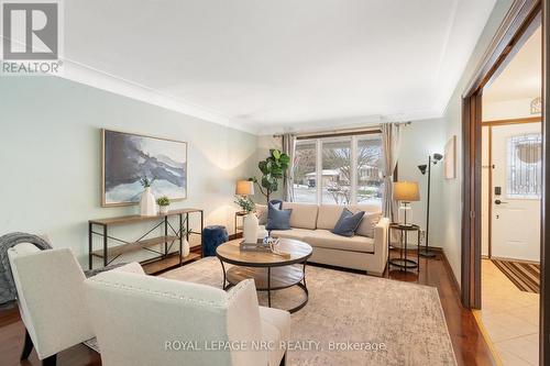 2821 Solar Crescent, Niagara Falls (Stamford), ON - Indoor Photo Showing Living Room