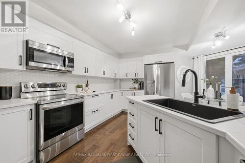 23 Davies Crescent, Whitby (Pringle Creek), ON - Indoor Photo Showing Kitchen With Upgraded Kitchen