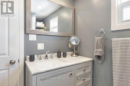 39090 Combermere Road, Madawaska Valley, ON - Indoor Photo Showing Bathroom