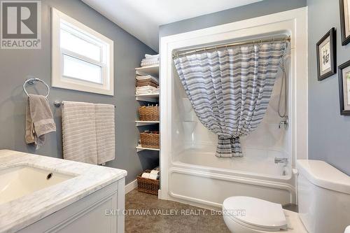 39090 Combermere Road, Madawaska Valley, ON - Indoor Photo Showing Bathroom