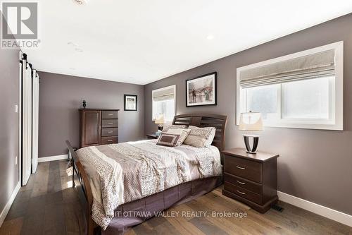 39090 Combermere Road, Madawaska Valley, ON - Indoor Photo Showing Bedroom