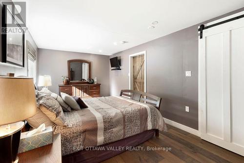39090 Combermere Road, Madawaska Valley, ON - Indoor Photo Showing Bedroom