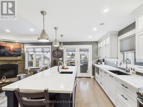 756 Reynolds Drive, Kincardine, ON - Indoor Photo Showing Kitchen With Upgraded Kitchen