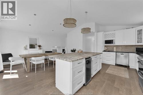 1320 Hansen, Windsor, ON - Indoor Photo Showing Kitchen With Upgraded Kitchen
