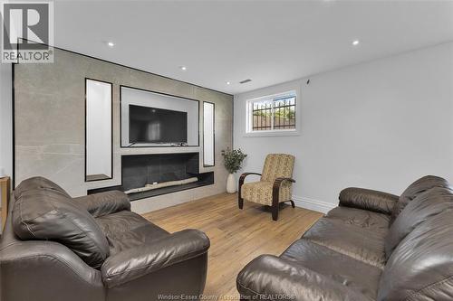 1320 Hansen, Windsor, ON - Indoor Photo Showing Living Room