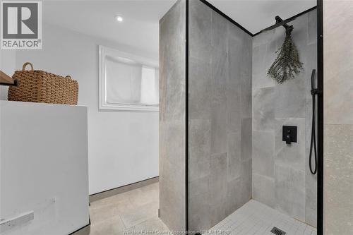 1320 Hansen, Windsor, ON - Indoor Photo Showing Bathroom