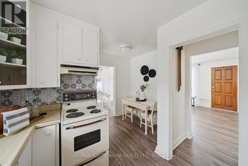 109 Sherwood Avenue, Oshawa, ON - Indoor Photo Showing Kitchen