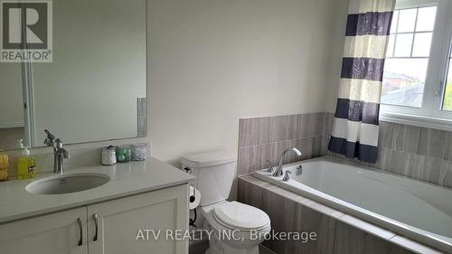 2135 Speare Court, Innisfil, ON - Indoor Photo Showing Bathroom