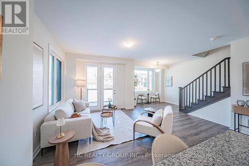 82 Thomas Frisby Jr Crescent, Markham, ON - Indoor Photo Showing Living Room