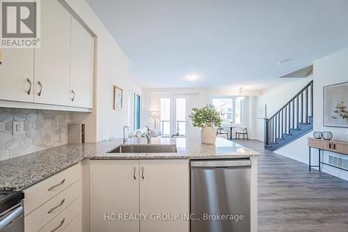 82 Thomas Frisby Jr Crescent, Markham, ON - Indoor Photo Showing Kitchen With Upgraded Kitchen