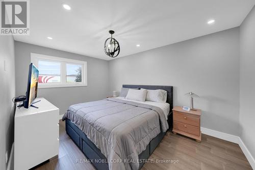 2515 Hensall Street, Mississauga, ON - Indoor Photo Showing Bedroom