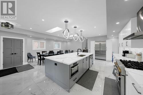 2515 Hensall Street, Mississauga, ON - Indoor Photo Showing Kitchen With Upgraded Kitchen