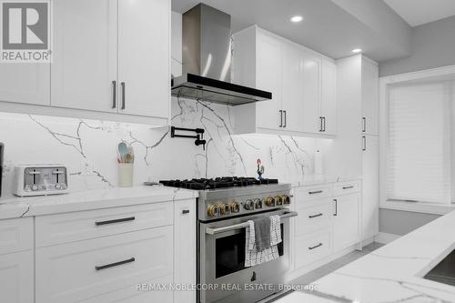 2515 Hensall Street, Mississauga, ON - Indoor Photo Showing Kitchen