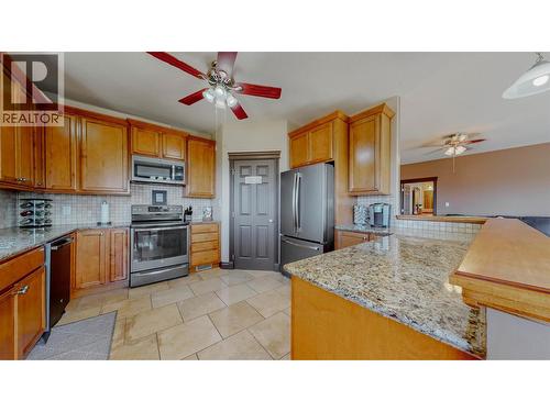 1370 Bullmoose Way, Osoyoos, BC - Indoor Photo Showing Kitchen