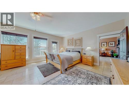1370 Bullmoose Way, Osoyoos, BC - Indoor Photo Showing Bedroom