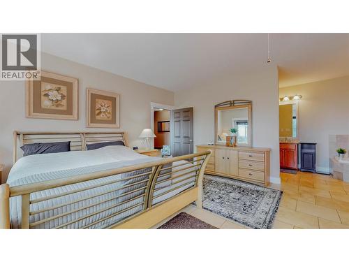 1370 Bullmoose Way, Osoyoos, BC - Indoor Photo Showing Bedroom