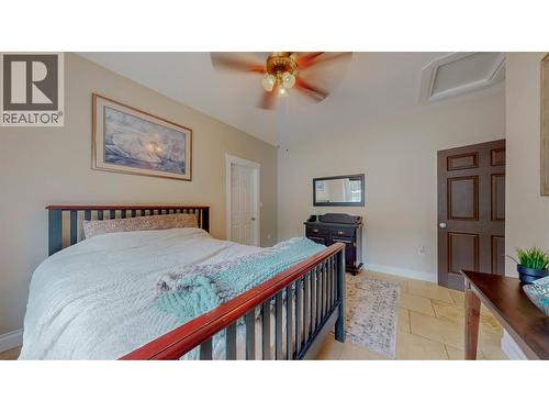 1370 Bullmoose Way, Osoyoos, BC - Indoor Photo Showing Bedroom