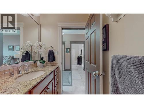 1370 Bullmoose Way, Osoyoos, BC - Indoor Photo Showing Bathroom