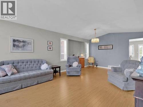 1634 Carmi Avenue Unit# 125, Penticton, BC - Indoor Photo Showing Living Room