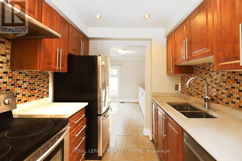 16 - 1021 Cedarglen Gate, Mississauga, ON 