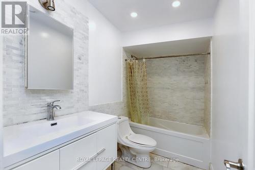 16 - 1021 Cedarglen Gate, Mississauga, ON 