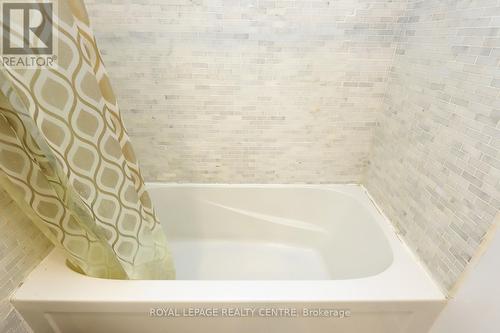 16 - 1021 Cedarglen Gate, Mississauga, ON 