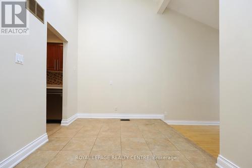 16 - 1021 Cedarglen Gate, Mississauga, ON 