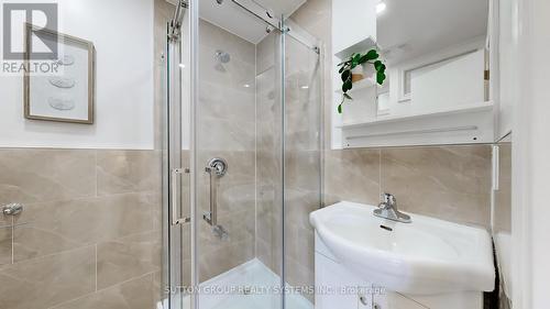 19 Montcalm Avenue, Toronto, ON - Indoor Photo Showing Bathroom