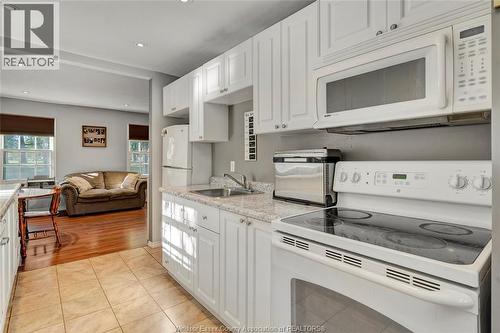 1064 Prince Road, Windsor, ON - Indoor Photo Showing Kitchen