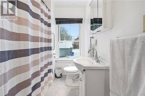 148 Bloor, Sudbury, ON - Indoor Photo Showing Bathroom