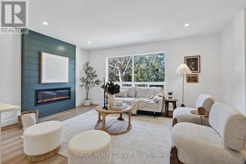 27 - 35 Waterman Avenue, London South (South R), ON - Indoor Photo Showing Living Room With Fireplace