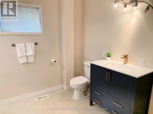 14 Antrim Street, St. Thomas, ON - Indoor Photo Showing Bathroom