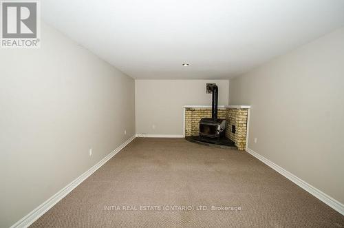 15 Balcarres Road, London North (North C), ON - Indoor With Fireplace