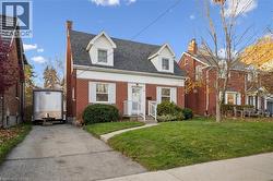 92 BORDEN Avenue N  Kitchener, ON N2H 3J4