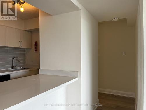409 - 40 Bay Mills Boulevard, Toronto, ON - Indoor Photo Showing Kitchen