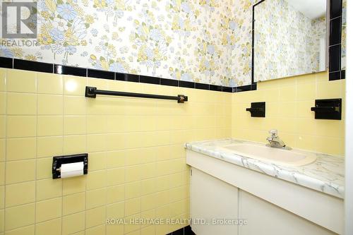 65 Bennett Road, Toronto, ON - Indoor Photo Showing Bathroom