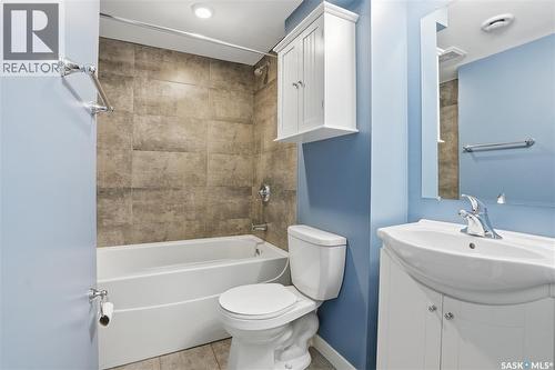 1222 10Th Street E, Saskatoon, SK - Indoor Photo Showing Bathroom