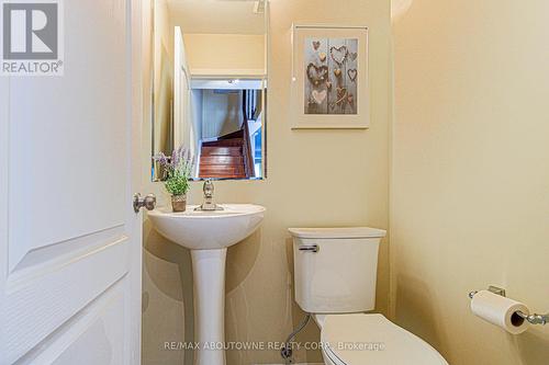 327 - 3030 Breakwater Court, Mississauga, ON - Indoor Photo Showing Bathroom