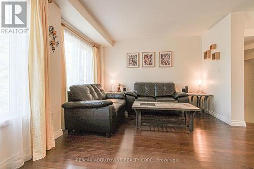 327 - 3030 Breakwater Court, Mississauga, ON - Indoor Photo Showing Living Room