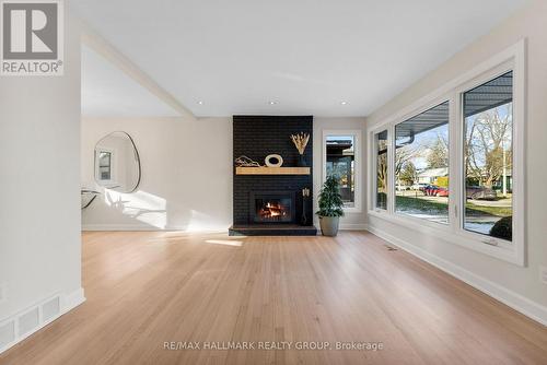 942 Elsett Drive, Ottawa, ON - Indoor Photo Showing Living Room With Fireplace