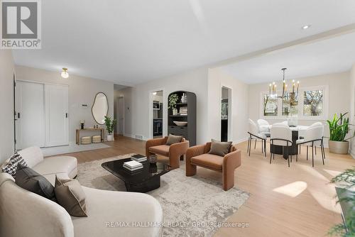 Photo Virtually Staged - 942 Elsett Drive, Ottawa, ON - Indoor Photo Showing Living Room