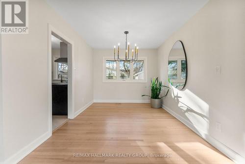 942 Elsett Drive, Ottawa, ON - Indoor Photo Showing Other Room