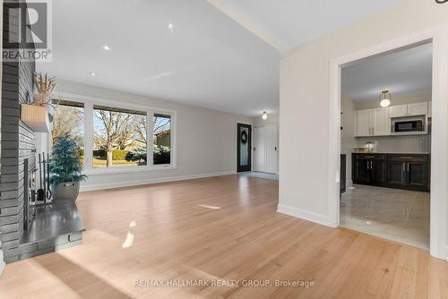 942 Elsett Drive, Ottawa, ON - Indoor