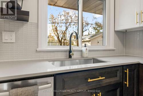942 Elsett Drive, Ottawa, ON - Indoor Photo Showing Kitchen With Double Sink
